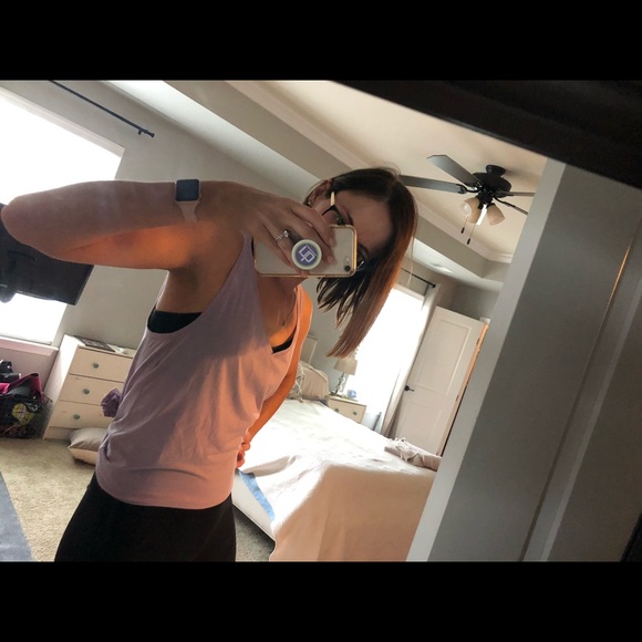 Lululemon tank. - Picture 6 of 6